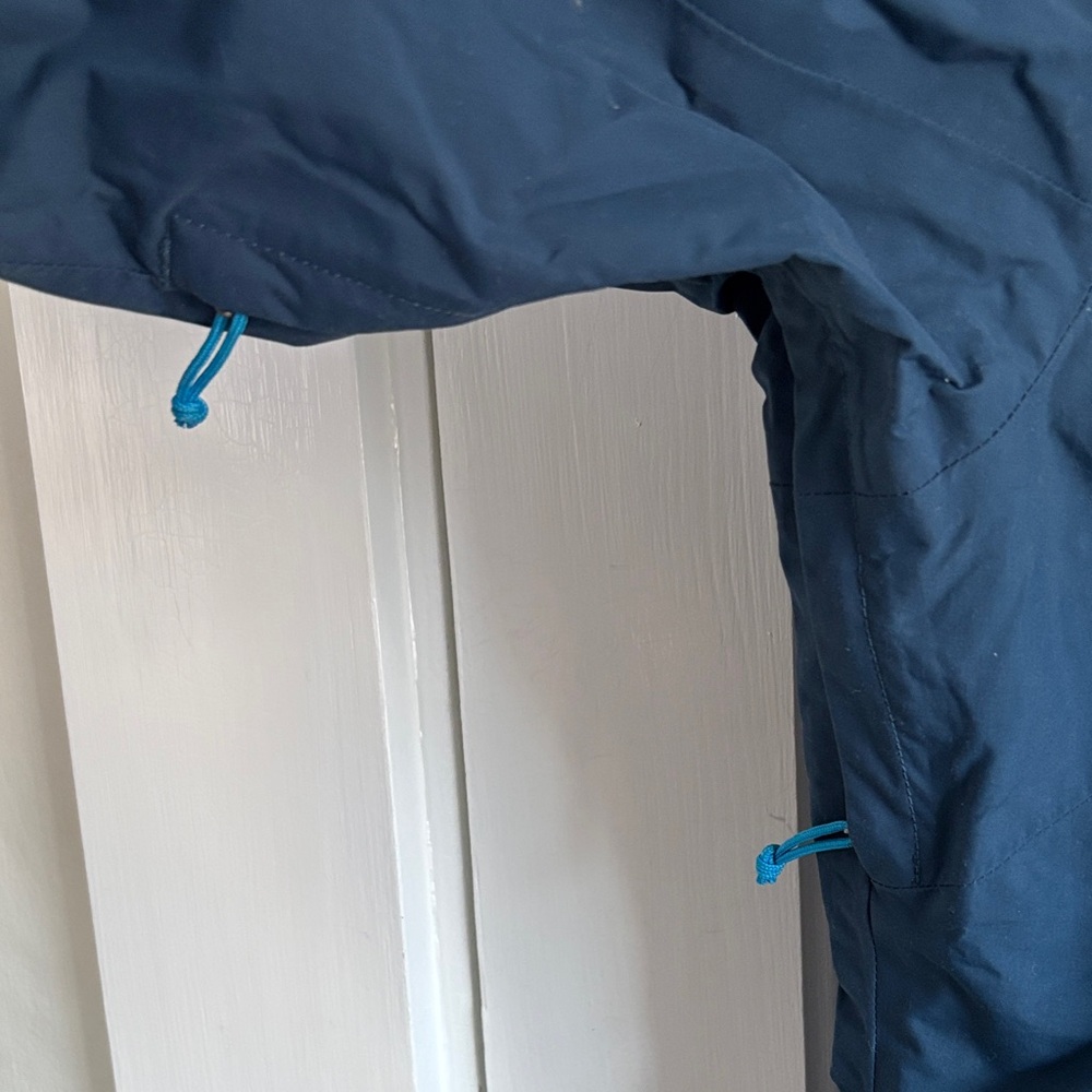 The North Face Women's Navy and Light Blue Ski Jacket - Picture 2 of 4